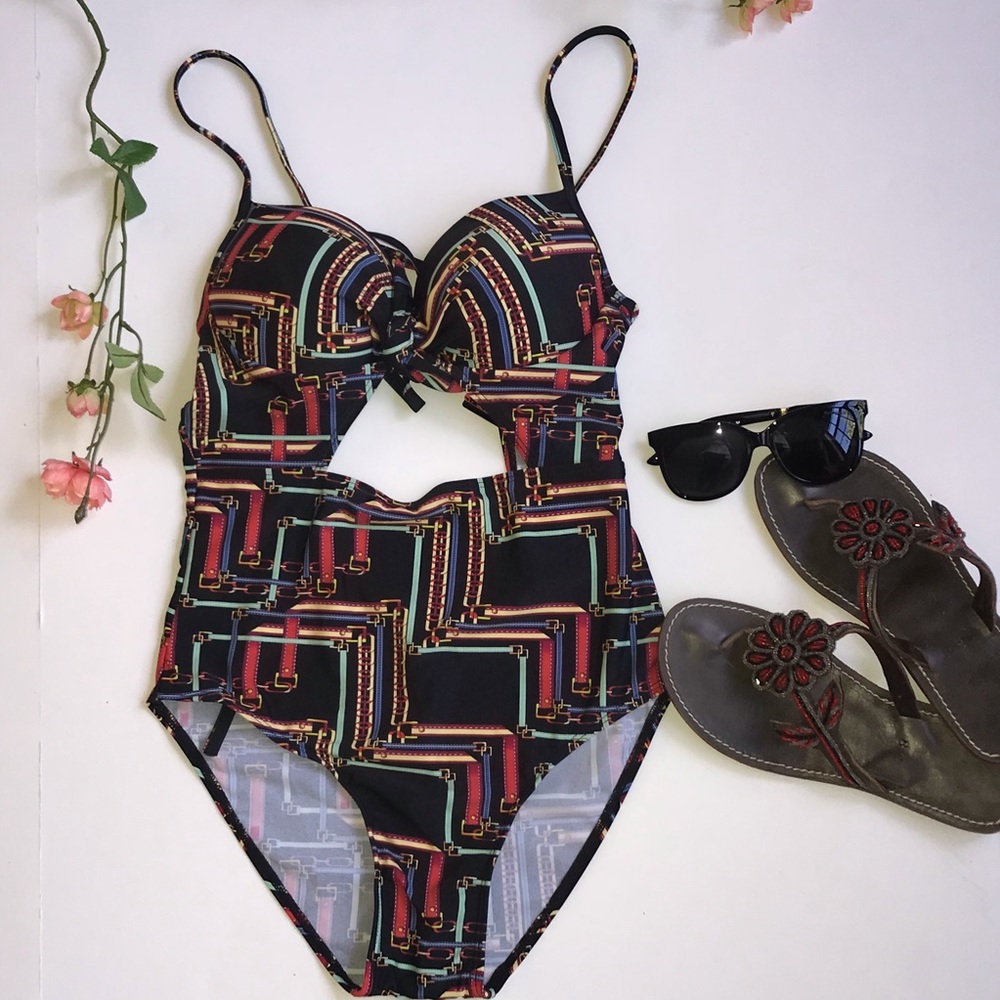 Print keyhole onepiece swimsuit bathingsuit  NWT